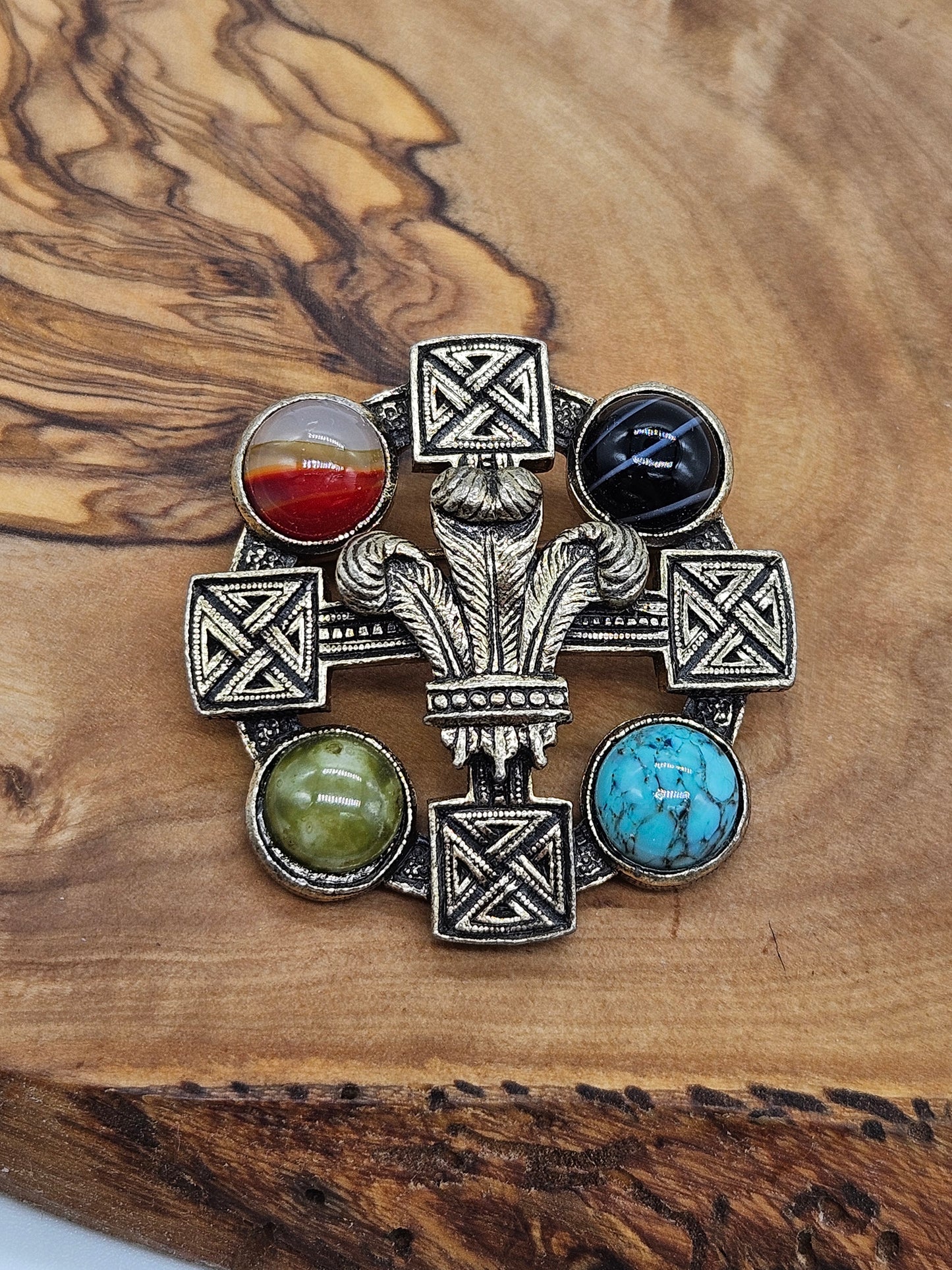 Scottish vintage traditional brooch with wild stones