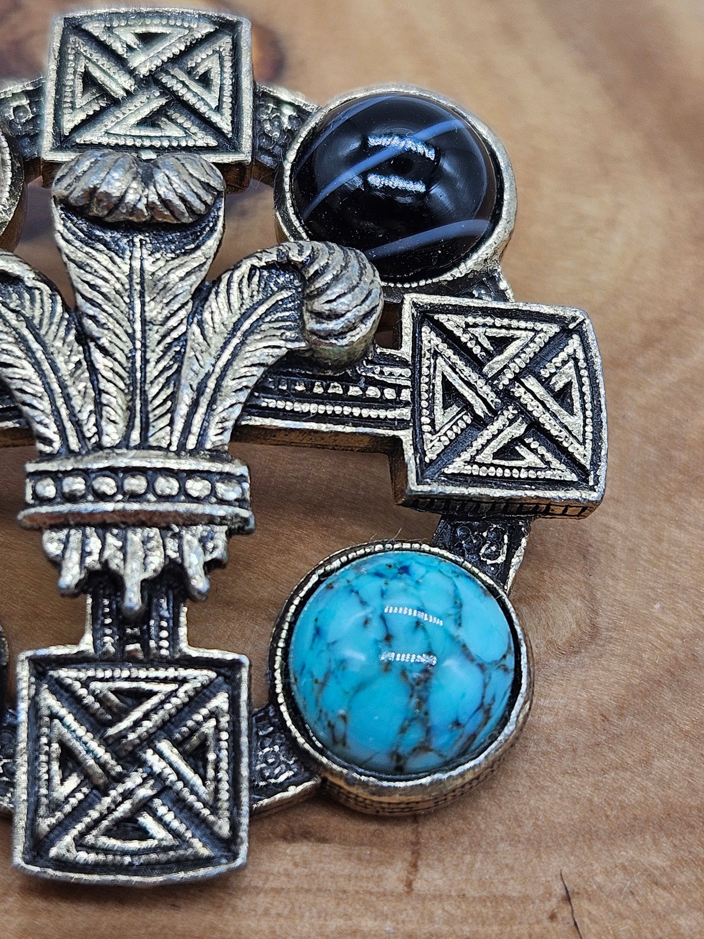 Scottish vintage traditional brooch with wild stones