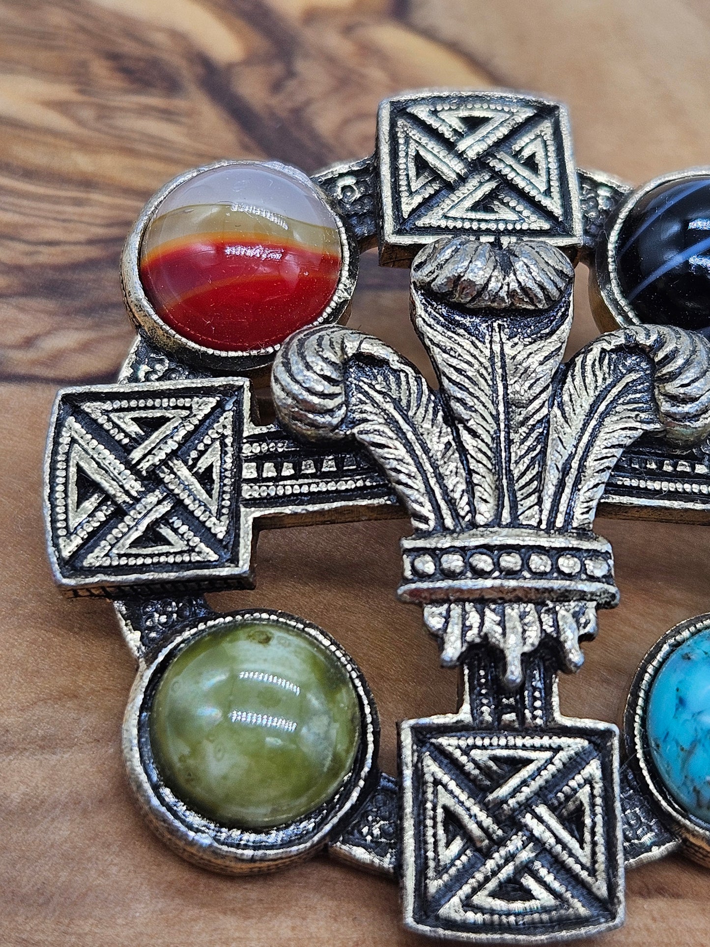 Scottish vintage traditional brooch with wild stones