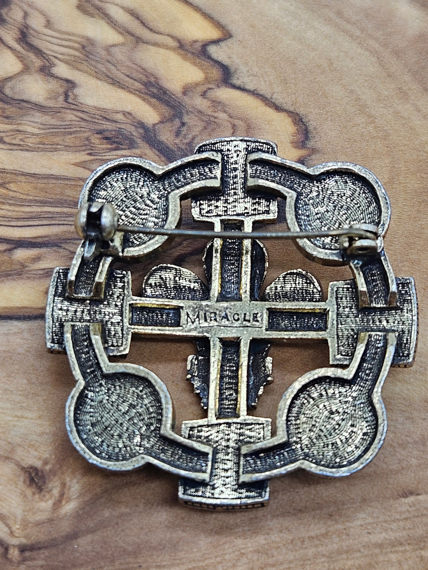 Scottish vintage traditional brooch with wild stones