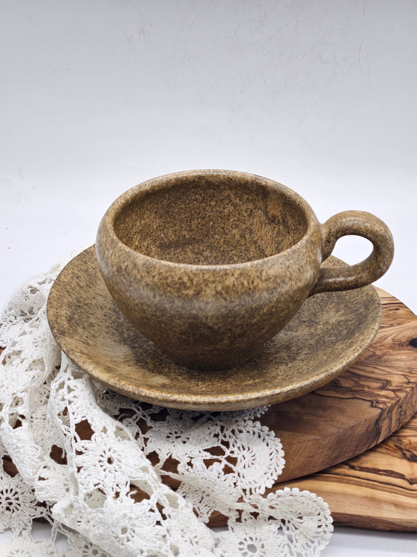 Studio Pottery vintage Tea/coffee pair medieval style, Kent ET8025