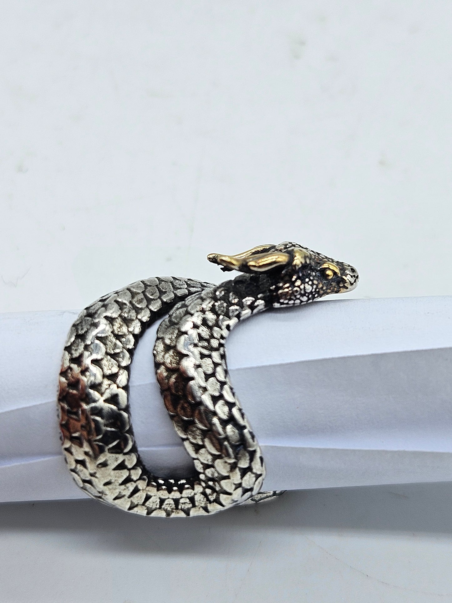 Beautifully detailed ajustable ring Dragon-snake