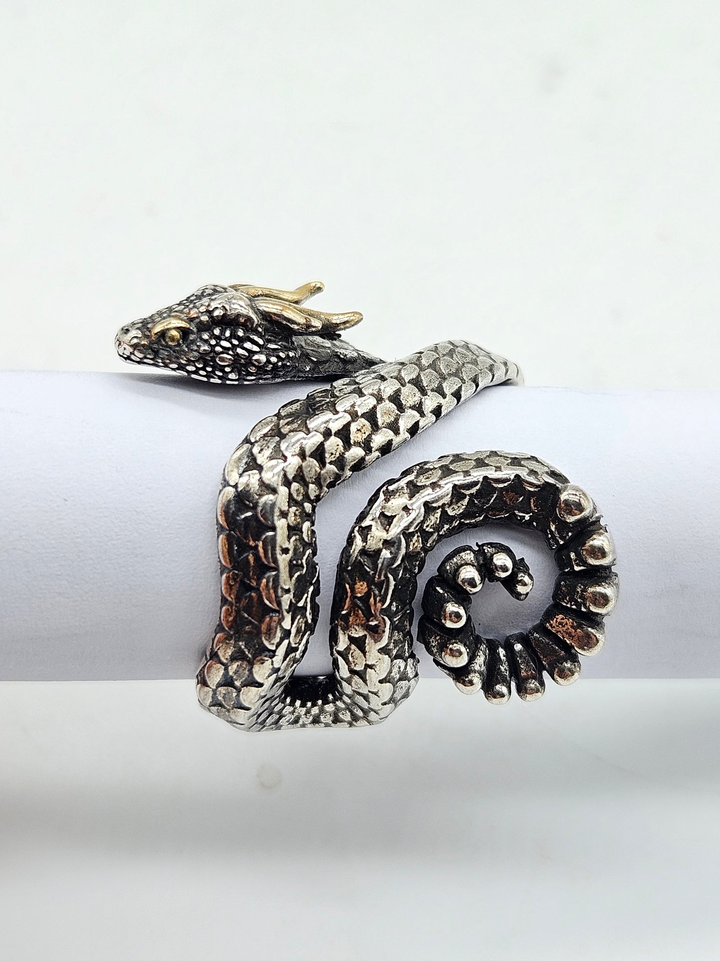 Beautifully detailed ajustable ring Dragon-snake