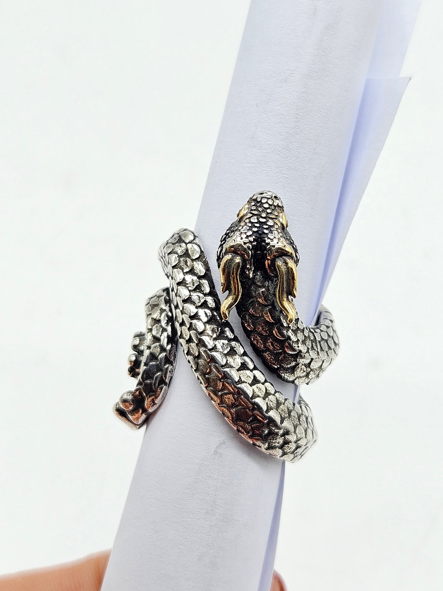 Beautifully detailed ajustable ring Dragon-snake