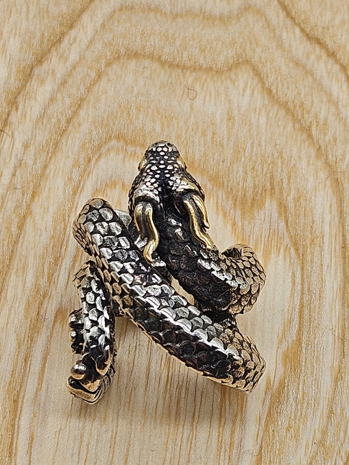 Beautifully detailed ajustable ring Dragon-snake
