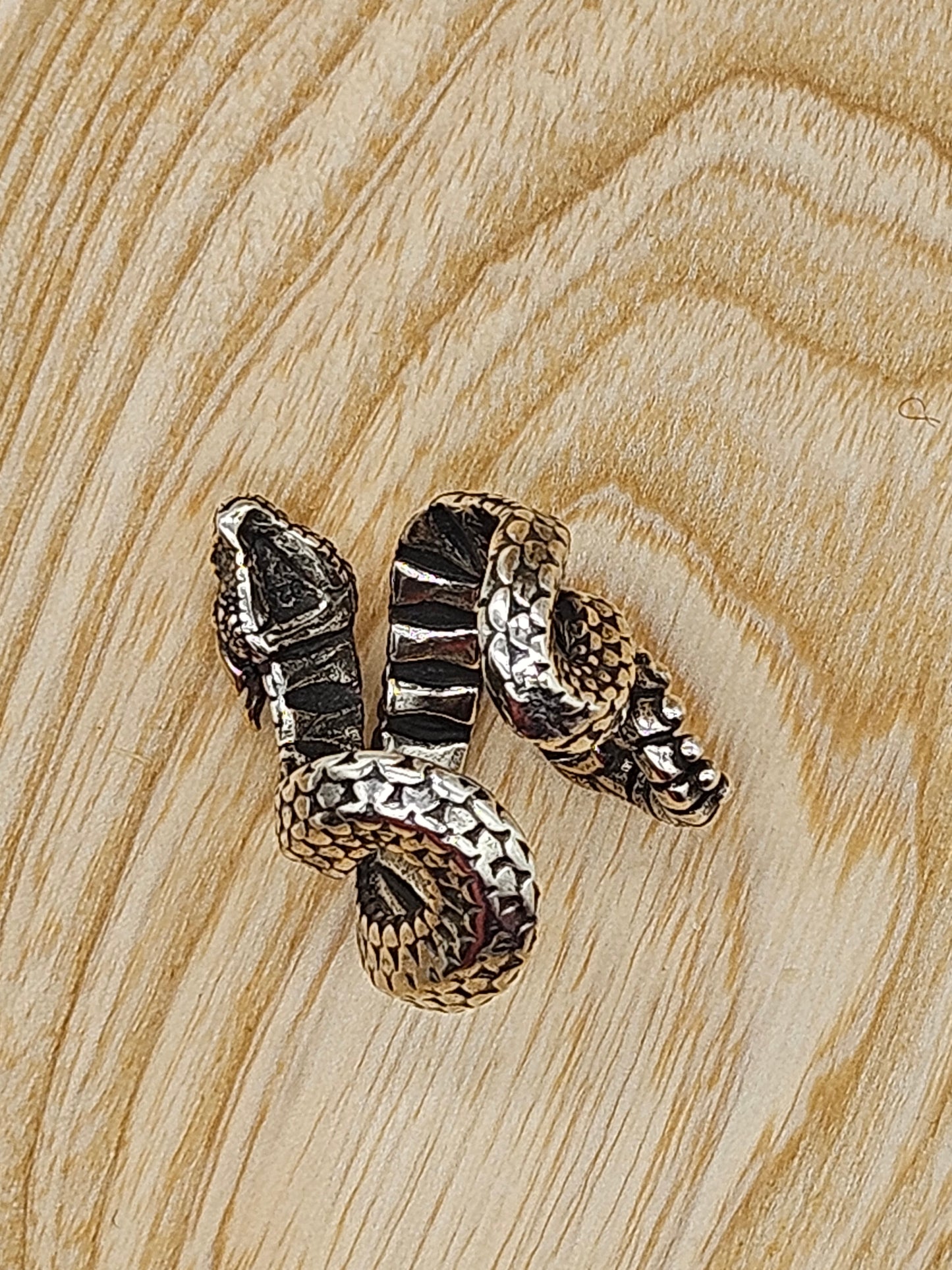 Beautifully detailed ajustable ring Dragon-snake