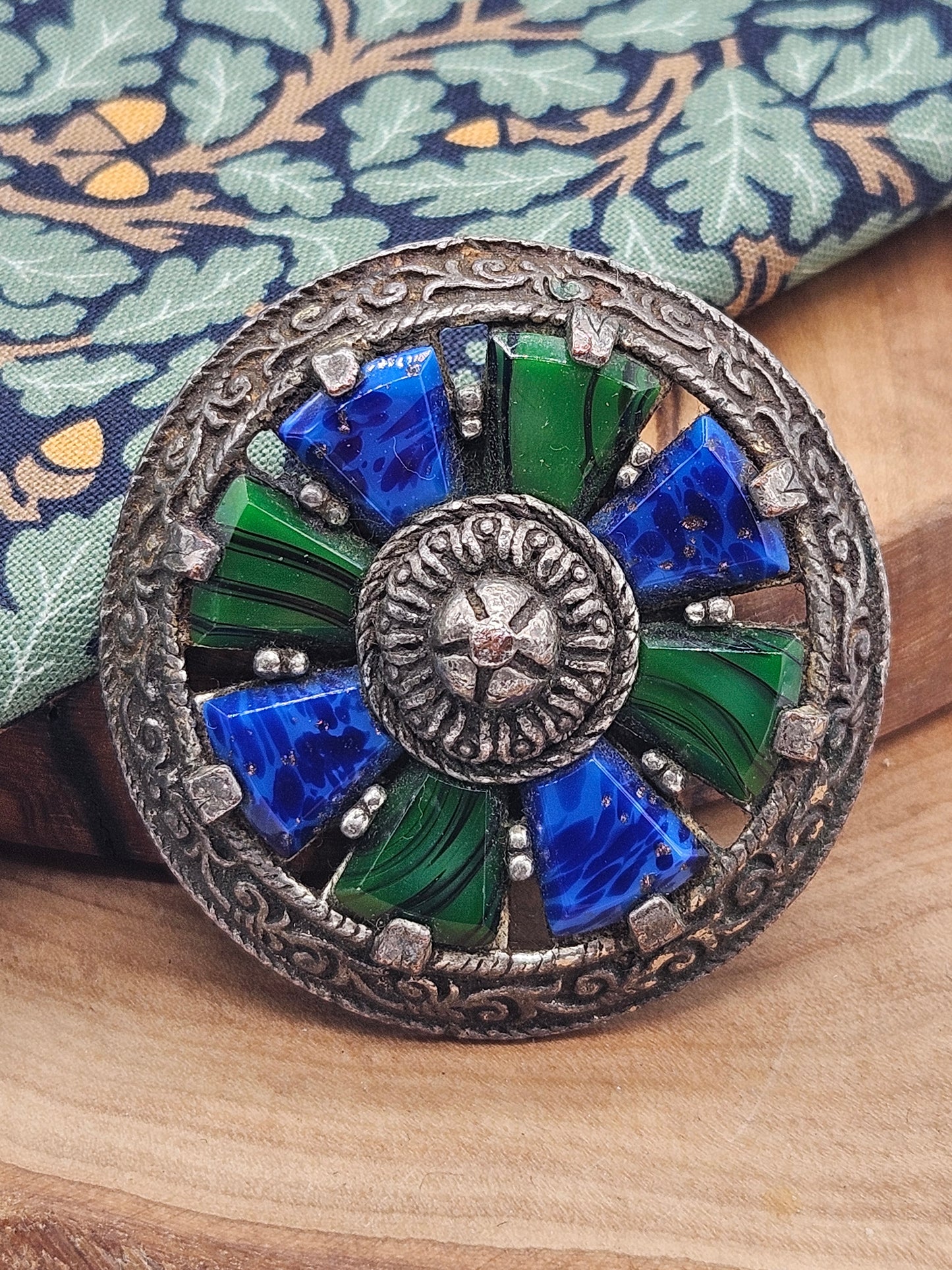 Vintage Large Scottish Brooch/Pendant with gemstones, VGC, L1091