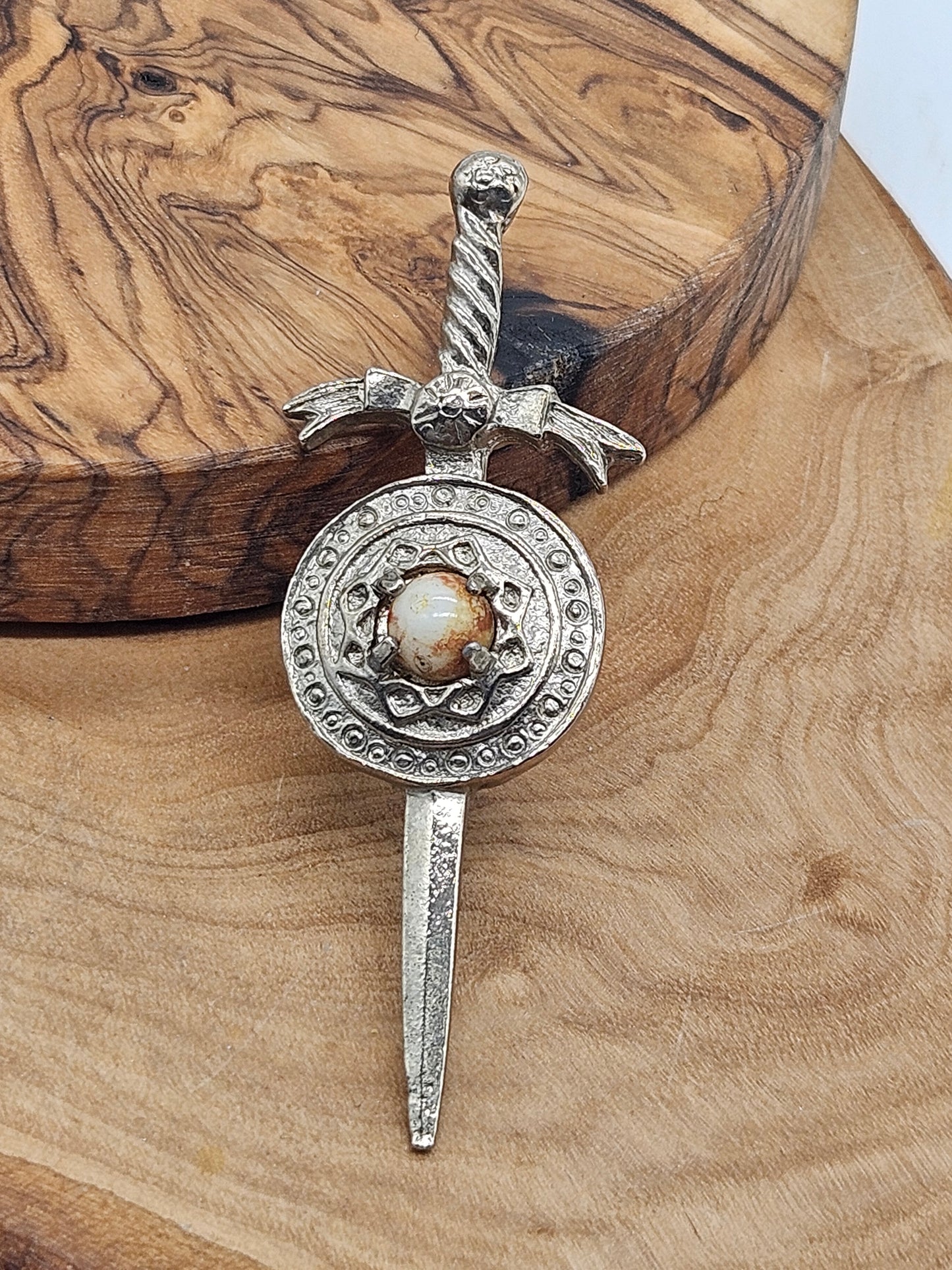 Vintage Scottish Kilt Pin/Brooch The Sword and the Shield, VGC