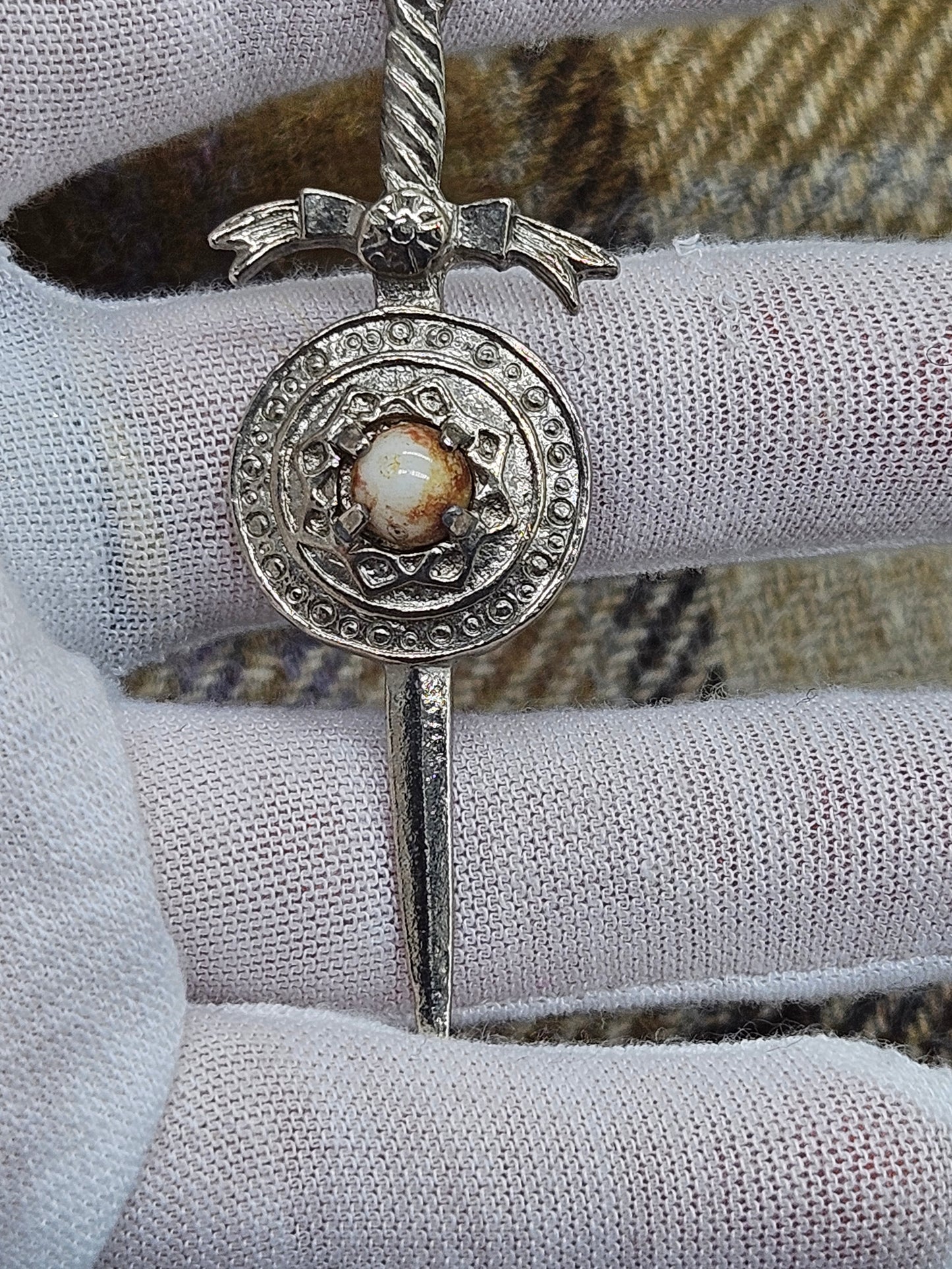 Vintage Scottish Kilt Pin/Brooch The Sword and the Shield, VGC