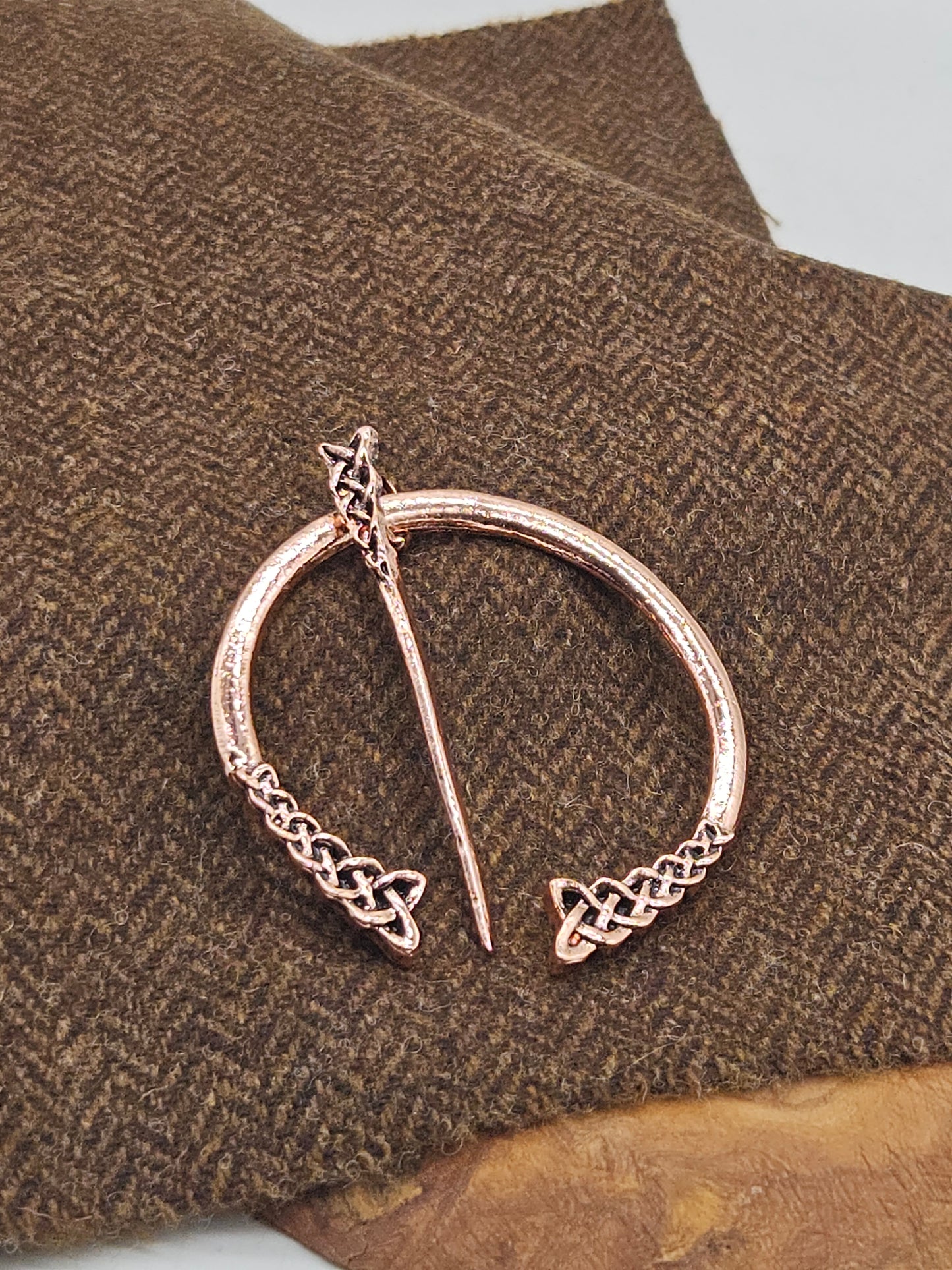 Viking Celtic pattern Medieval style round Fibula Brooch bronze colour, K11