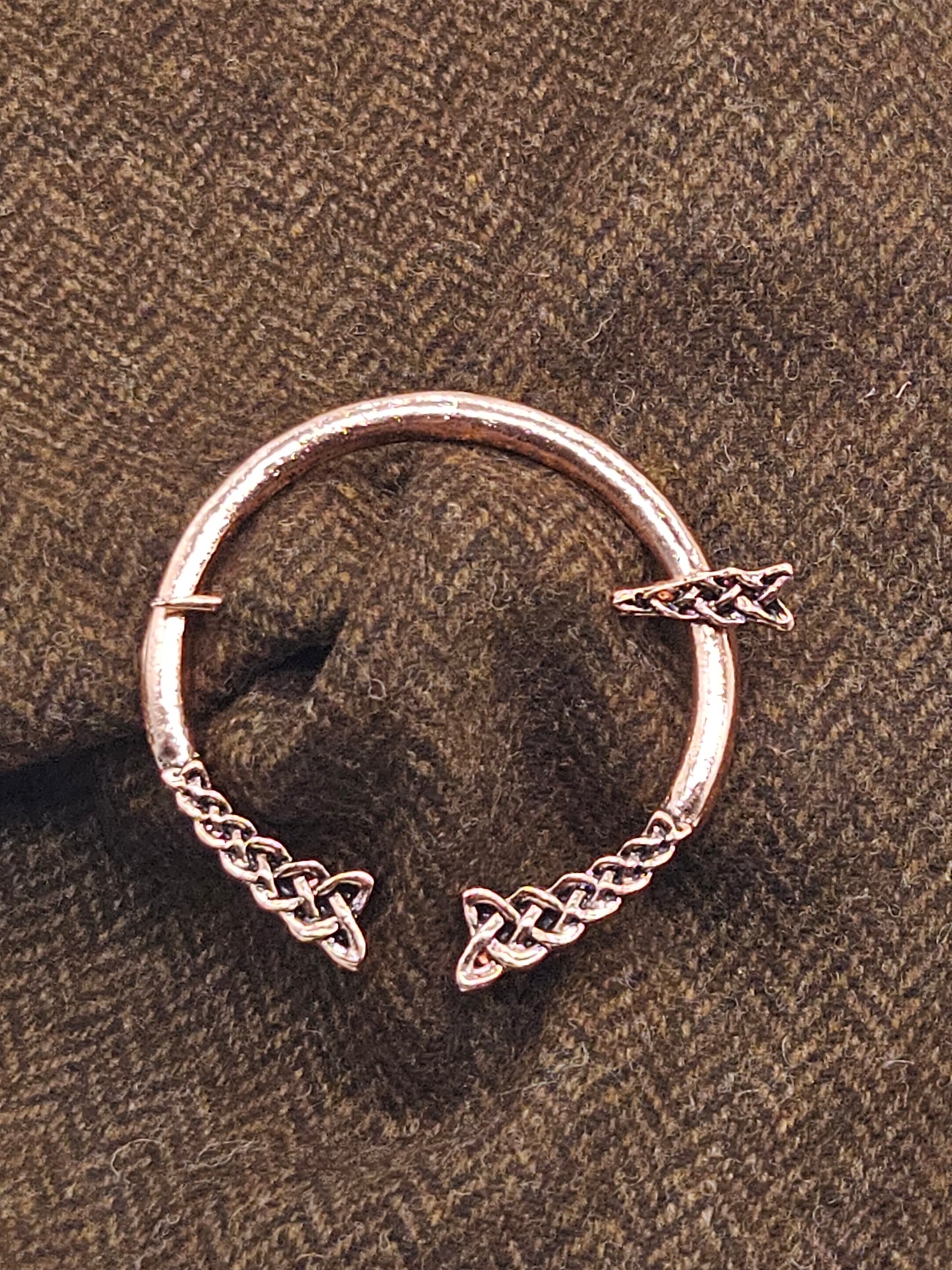 Viking Celtic pattern Medieval style round Fibula Brooch bronze colour, K11