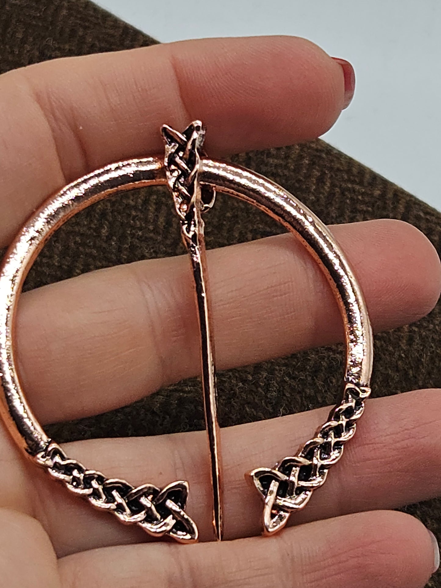 Viking Celtic pattern Medieval style round Fibula Brooch bronze colour, K11