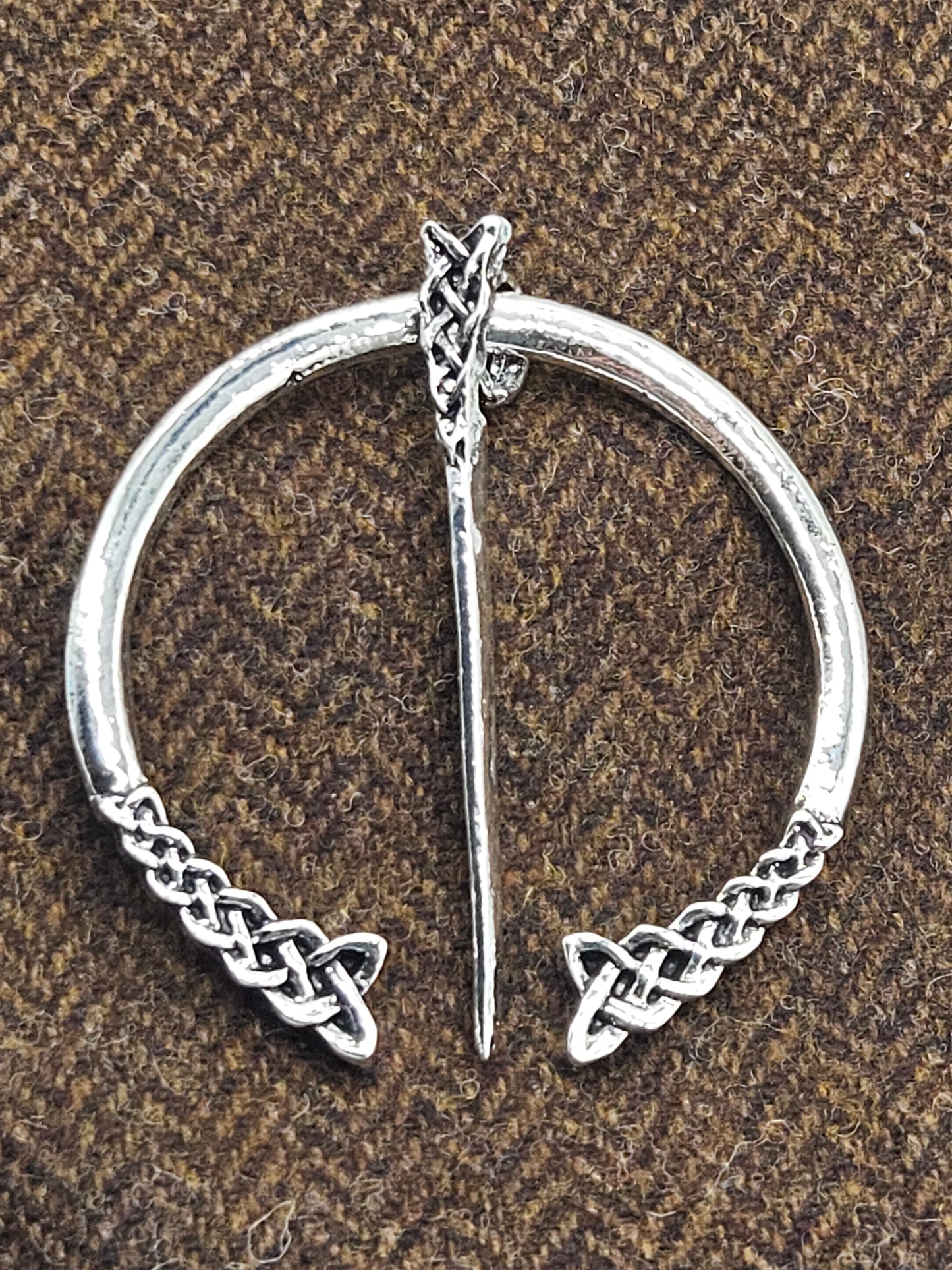 Viking Celtic pattern Medieval style round Fibula Brooch bronze colour, K12
