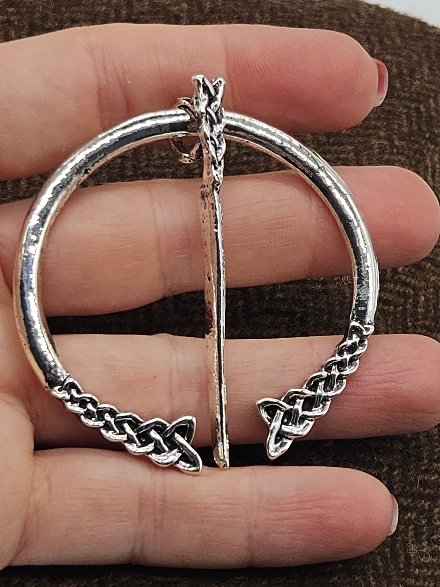 Viking Celtic pattern Medieval style round Fibula Brooch bronze colour, K12