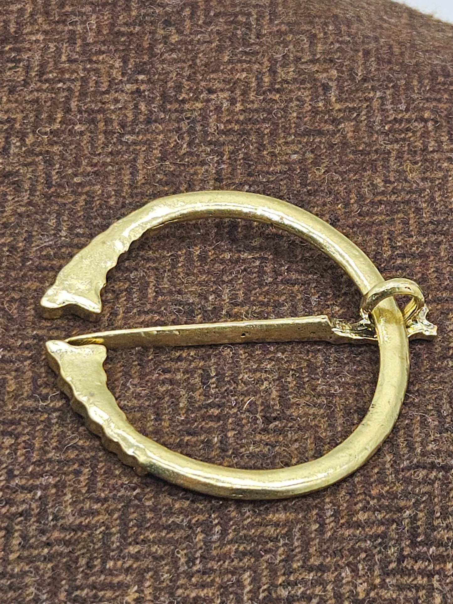 Viking Celtic pattern Medieval style round Fibula Brooch gold colour, K13
