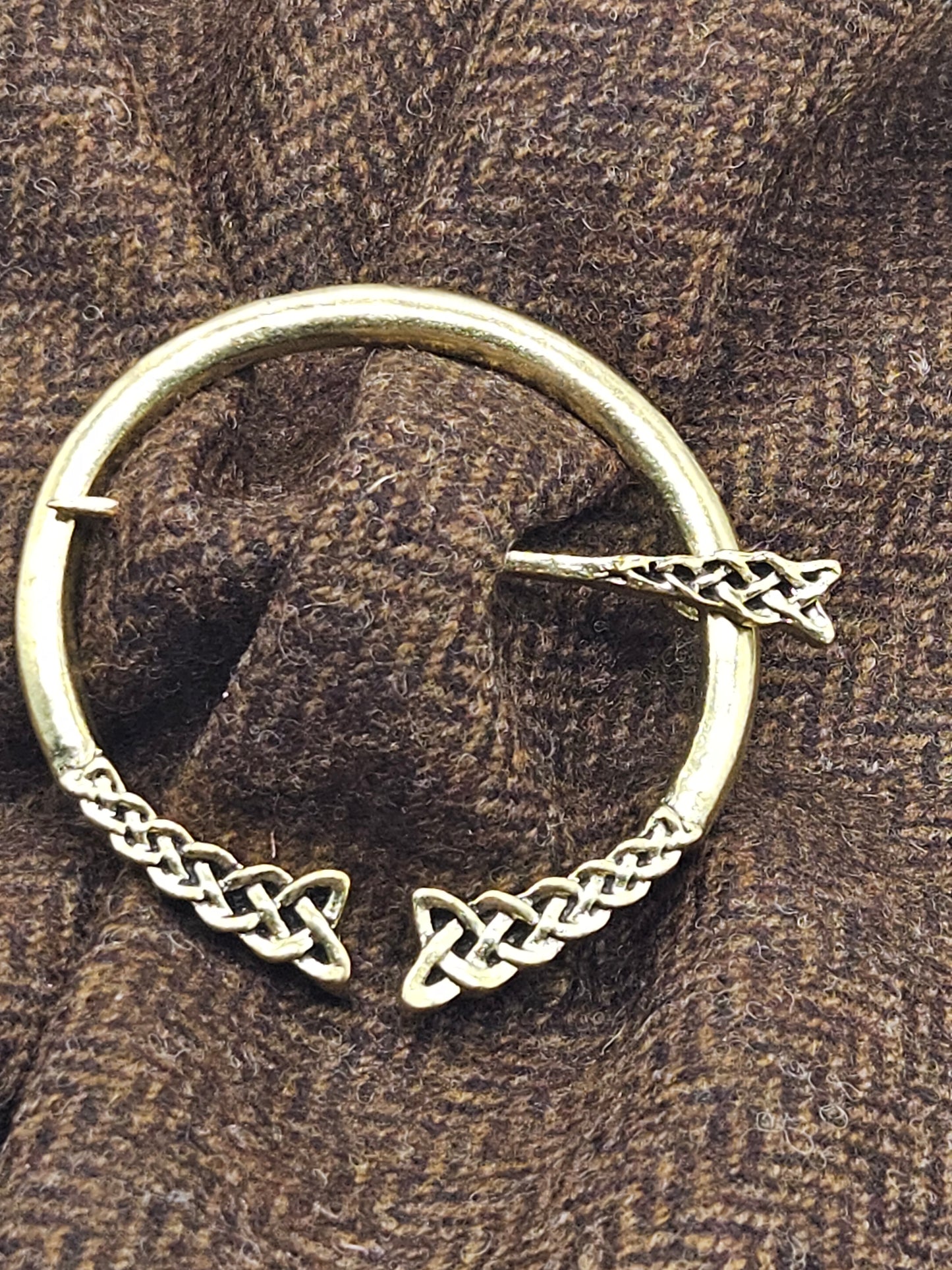 Viking Celtic pattern Medieval style round Fibula Brooch gold colour, K13
