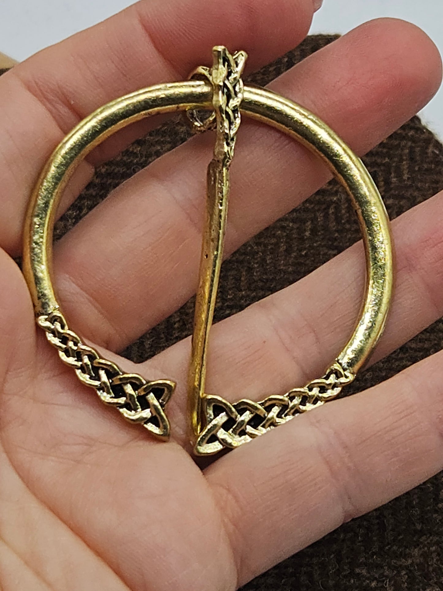 Viking Celtic pattern Medieval style round Fibula Brooch gold colour, K13