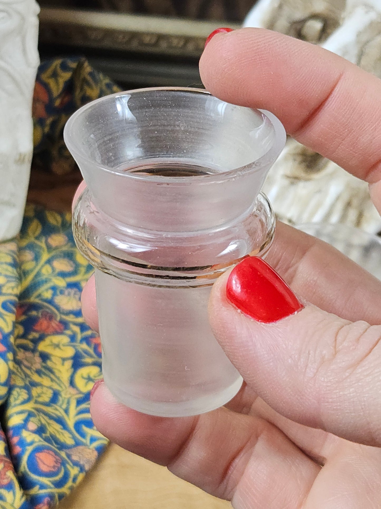 Set two vintage small matt glass shots, L5