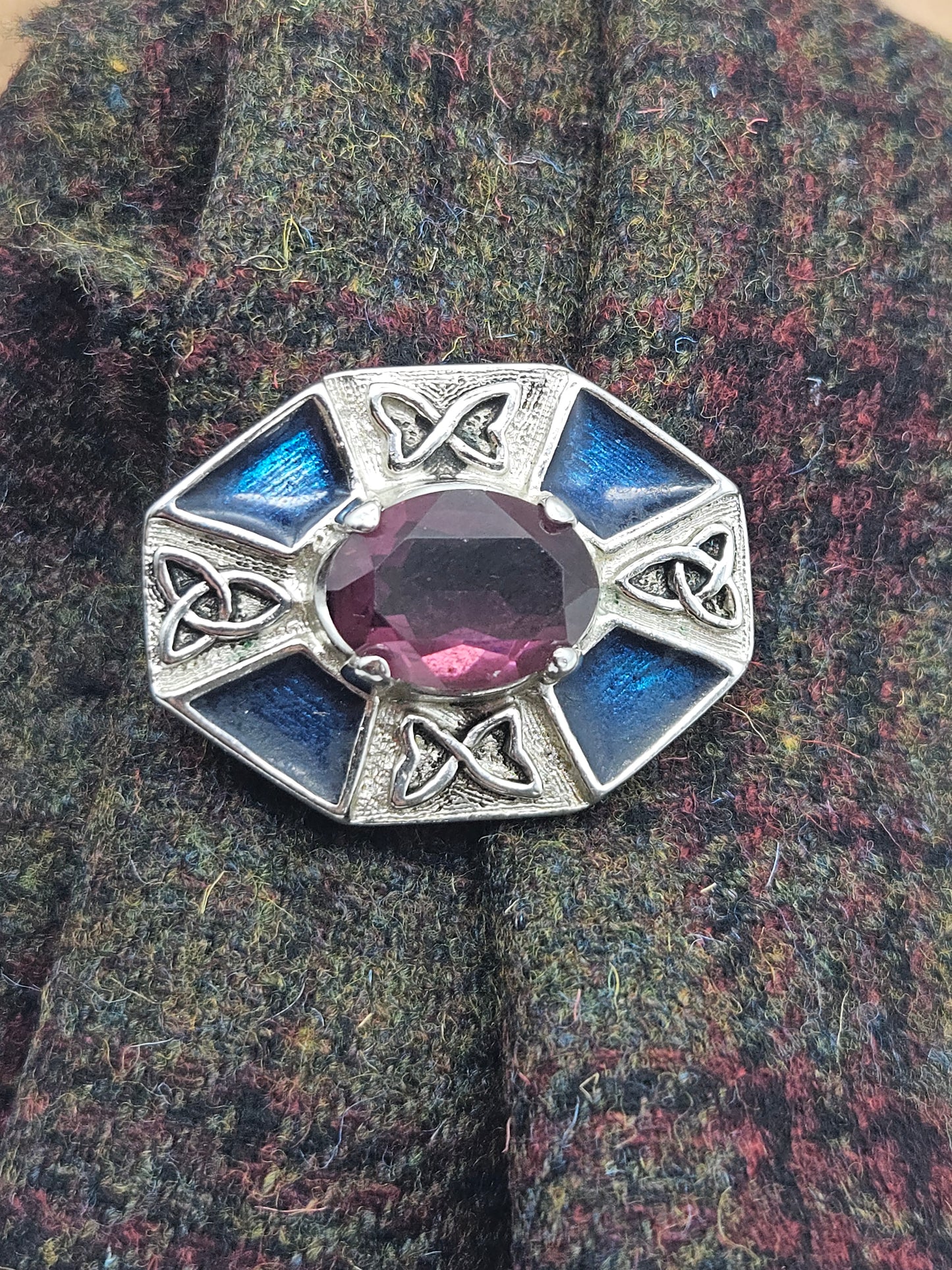 Vintage octahedron shape Brooch with violet-colour insert L814