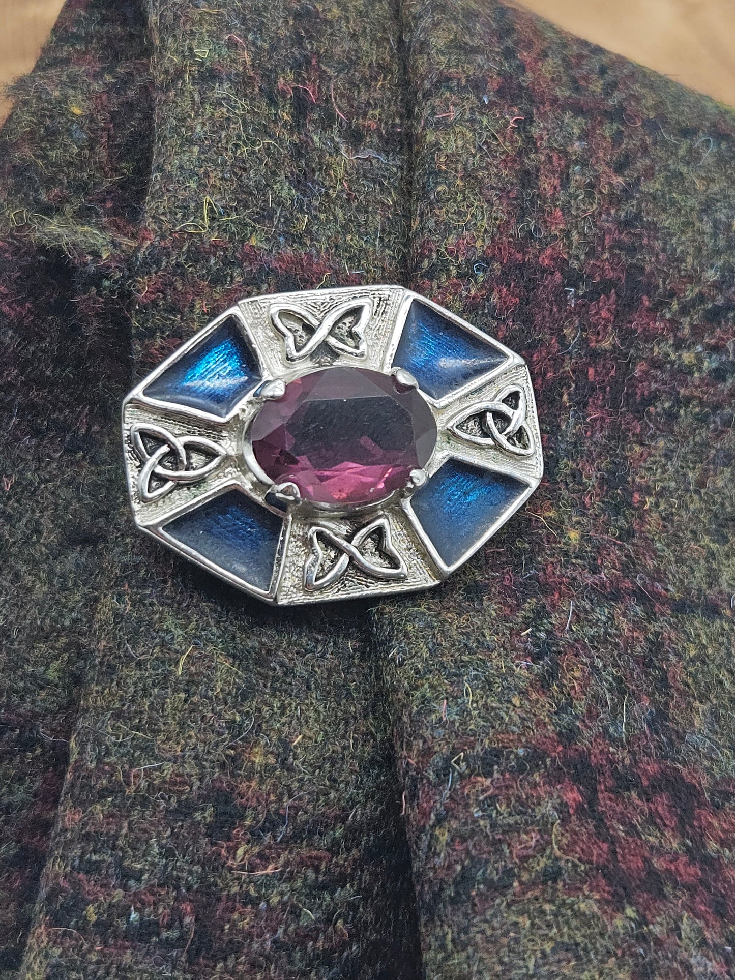 Vintage octahedron shape Brooch with violet-colour insert L814