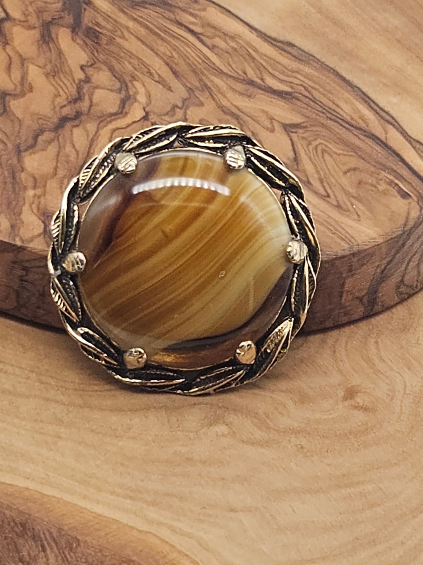 Vintage Large Round Brooch with large yellow insert L812