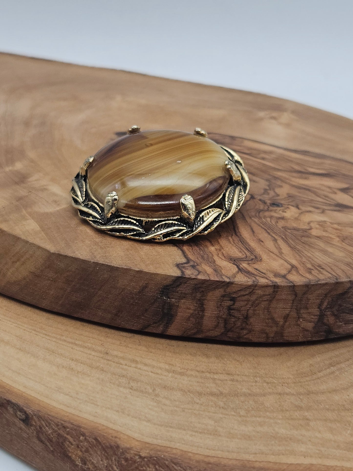 Vintage Large Round Brooch with large yellow insert L812