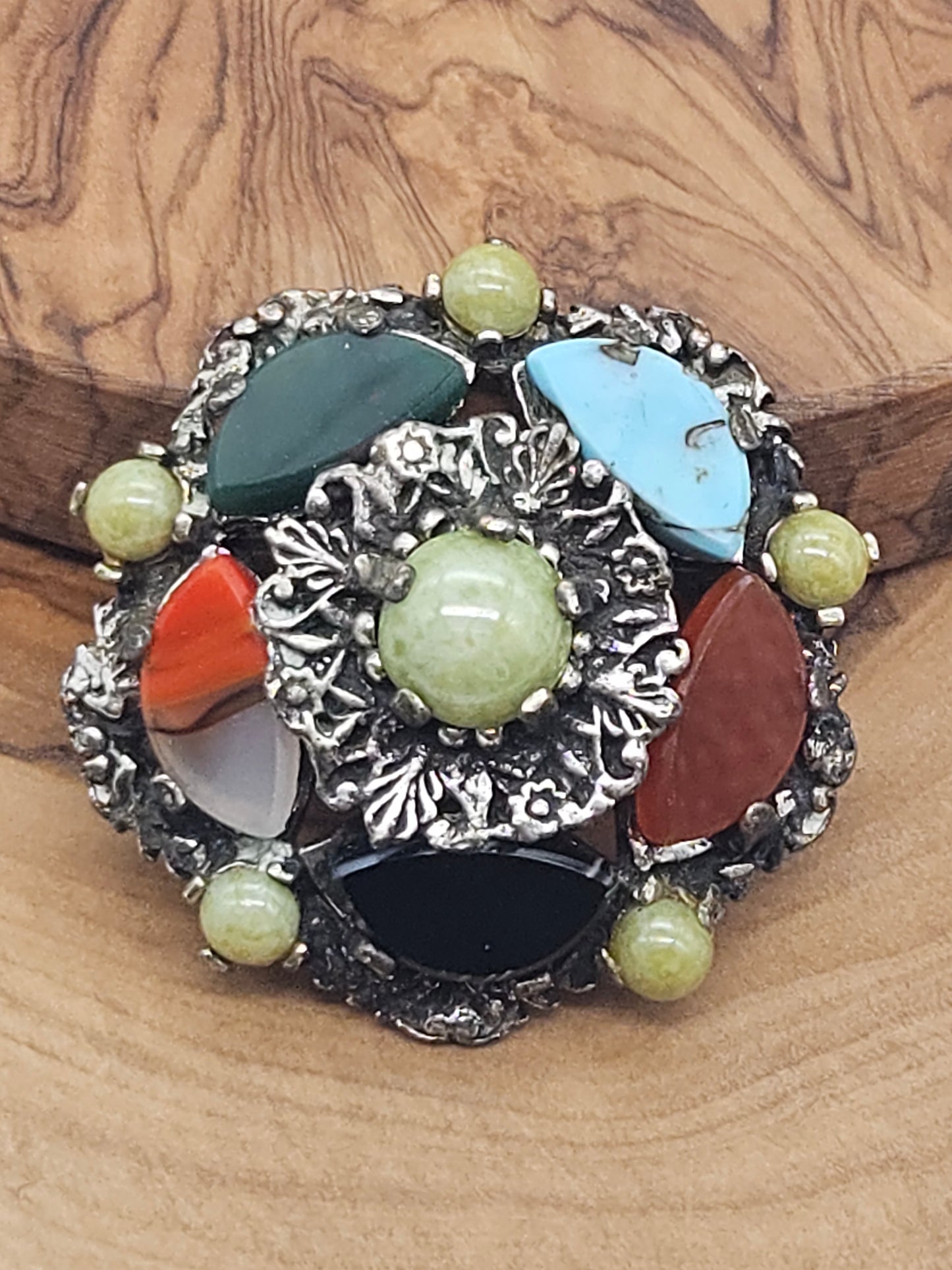 Vintage Scottish Brooch with the stones imitation Inserts L800