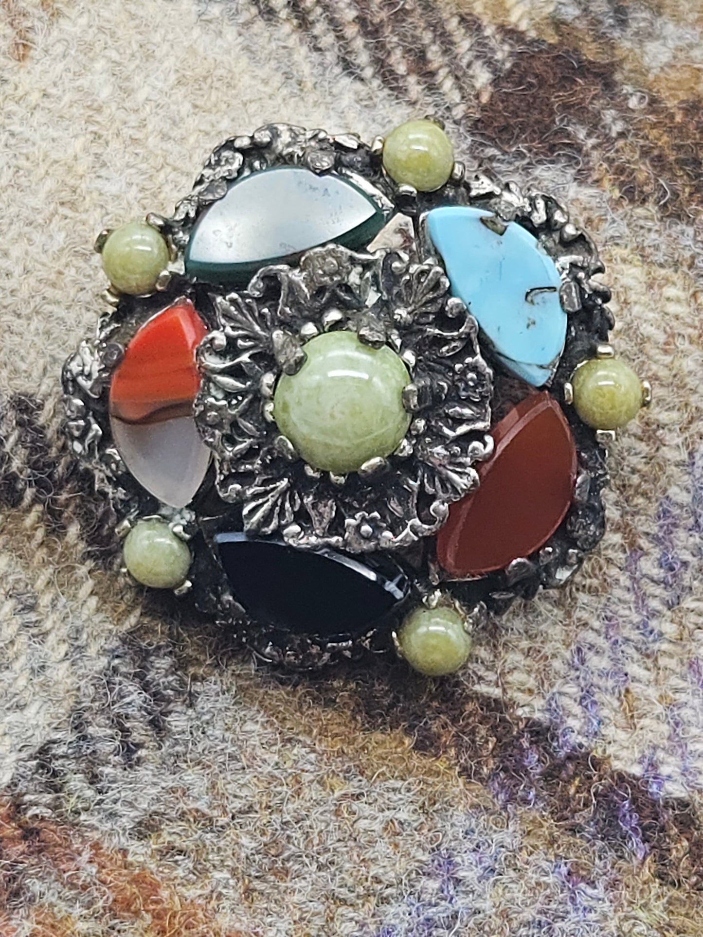 Vintage Scottish Brooch with the stones imitation Inserts L800