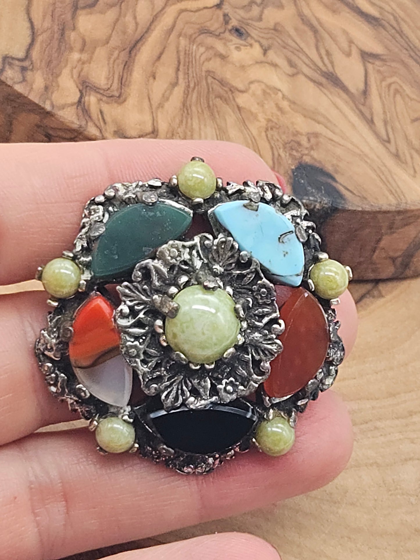 Vintage Scottish Brooch with the stones imitation Inserts L800