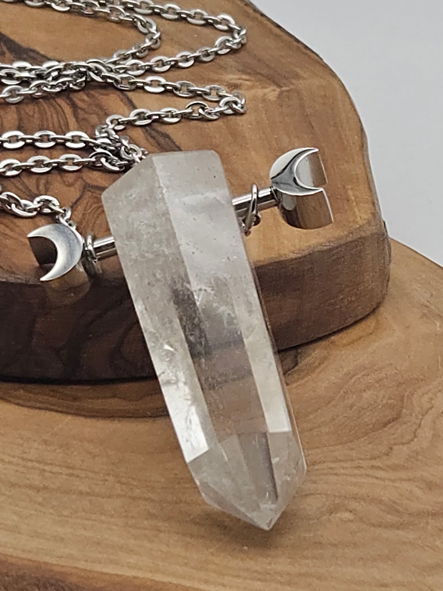 Magic Large Quartz Cristal Pendant with Chain, Brand New