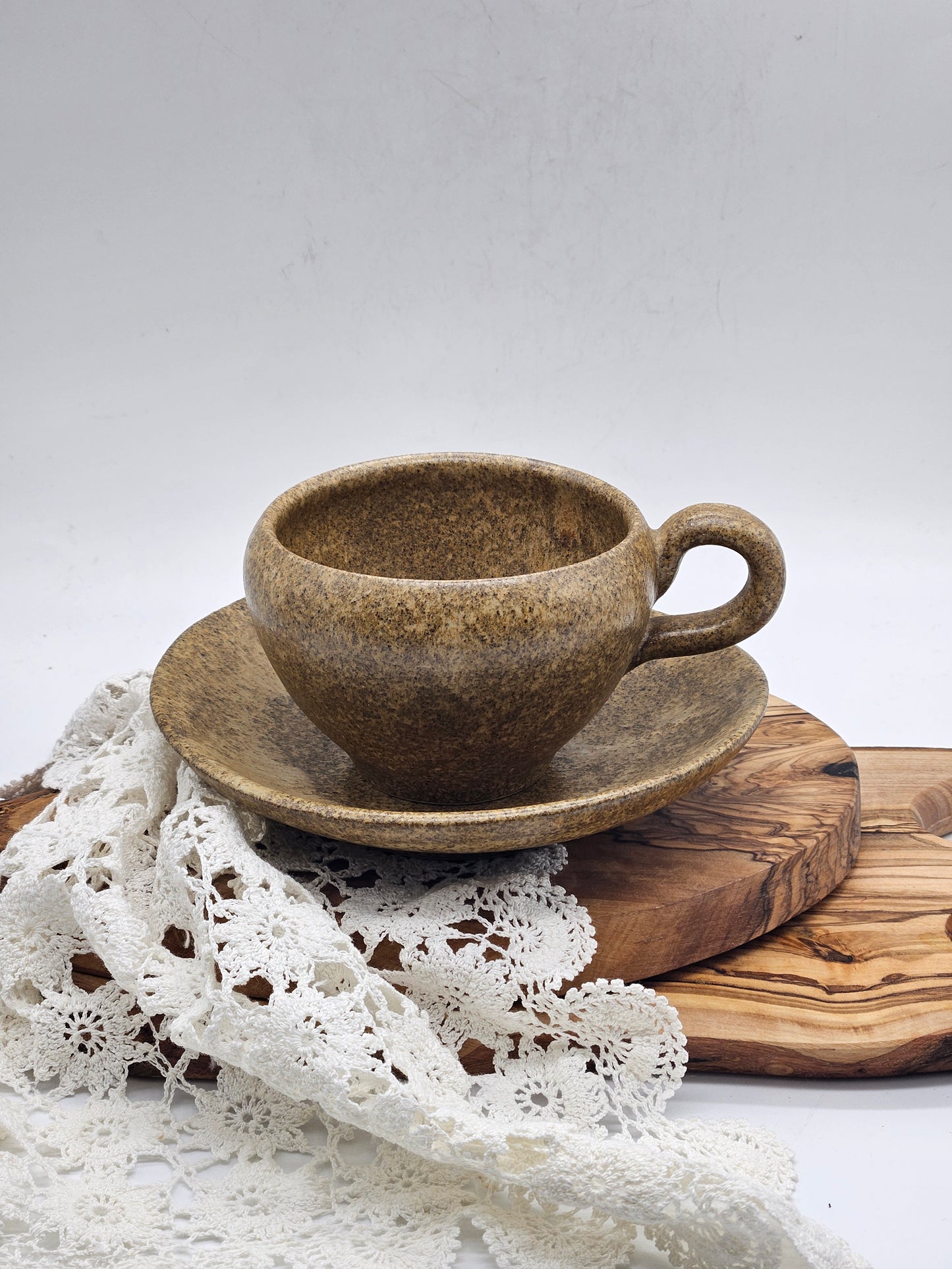 Studio Pottery vintage Tea/coffee pair medieval style, Kent ET8025
