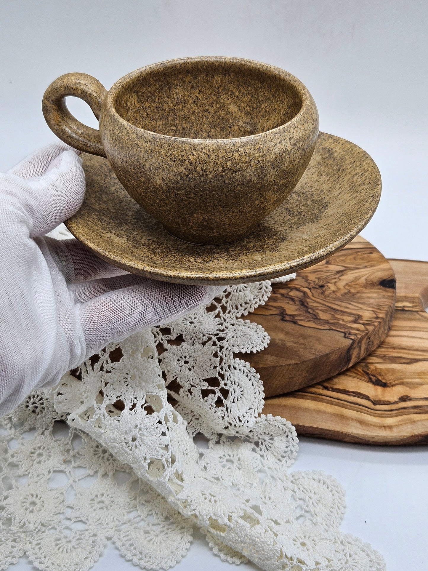 Studio Pottery vintage Tea/coffee pair medieval style, Kent ET8025